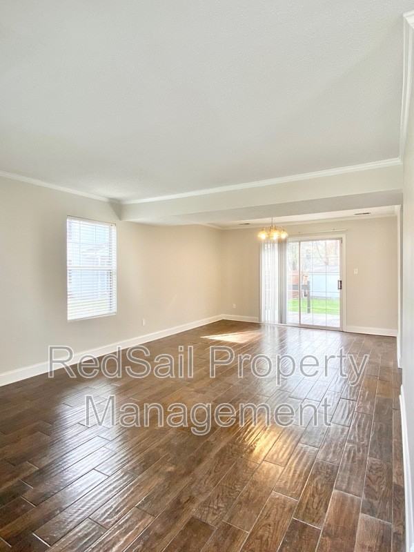 710 Prince Ct - Photo 2 of 25