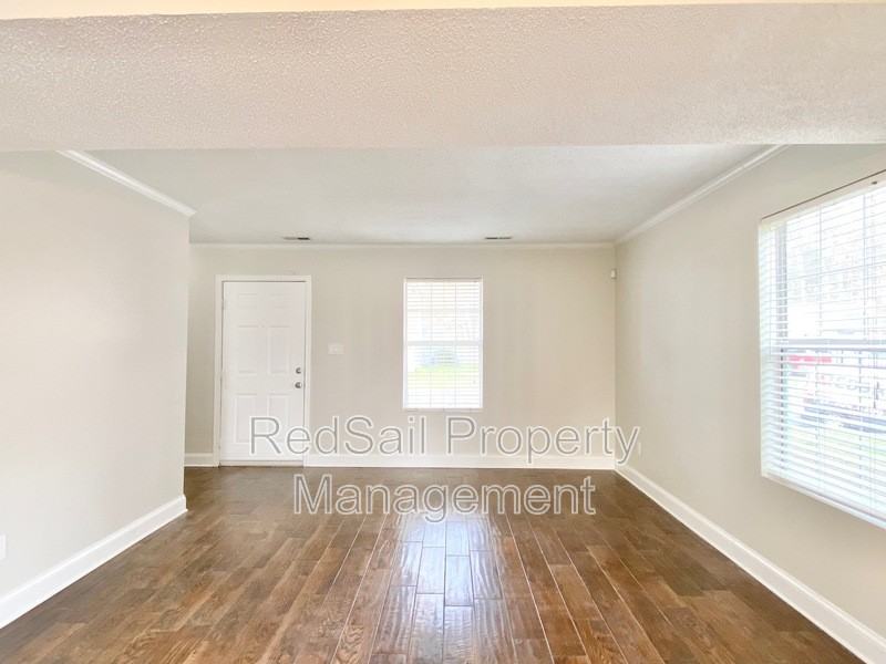 710 Prince Ct - Photo 3 of 25