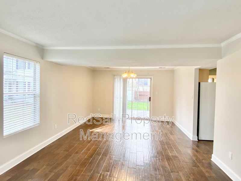 710 Prince Ct - Photo 4 of 25