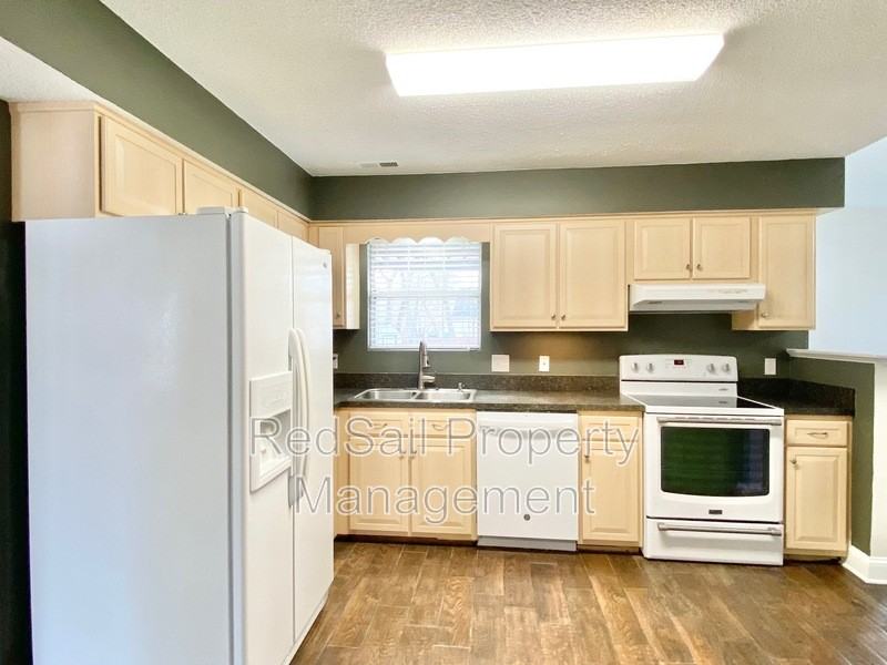 710 Prince Ct - Photo 6 of 25
