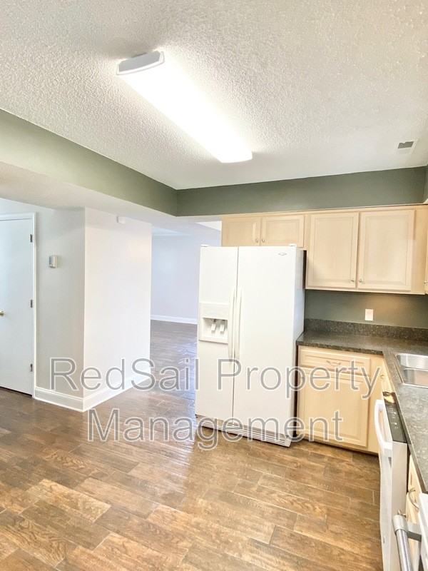 710 Prince Ct - Photo 7 of 25