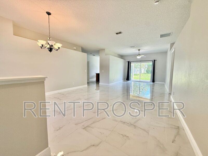 10181 Marsh Pine Cir - Photo 4 of 31
