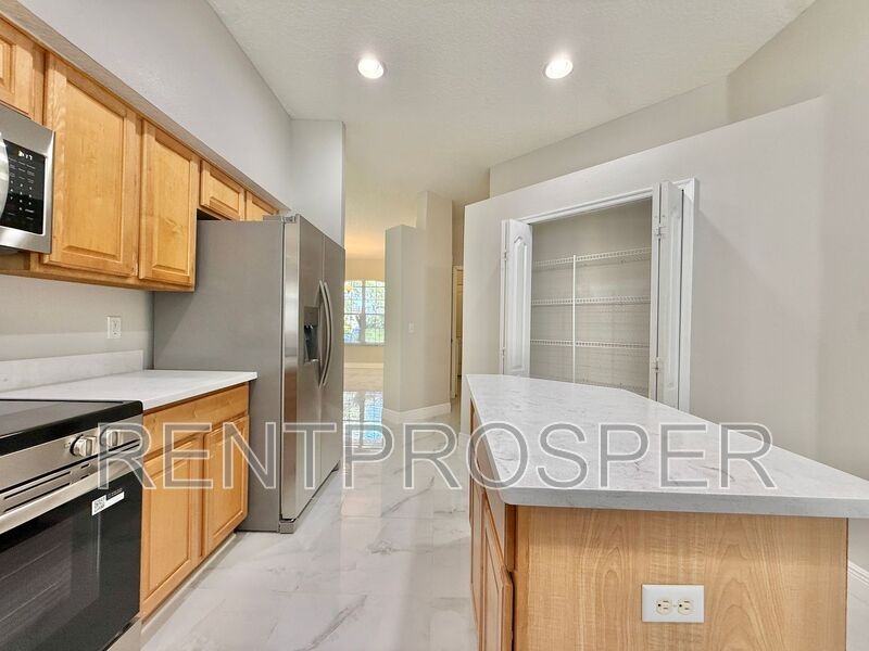 10181 Marsh Pine Cir - Photo 7 of 31