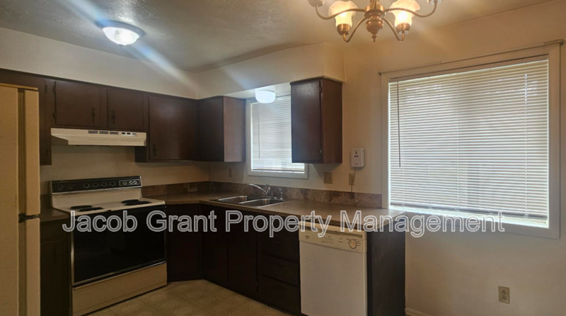 775 N Fanning Ave #2 - Photo 3 of 8
