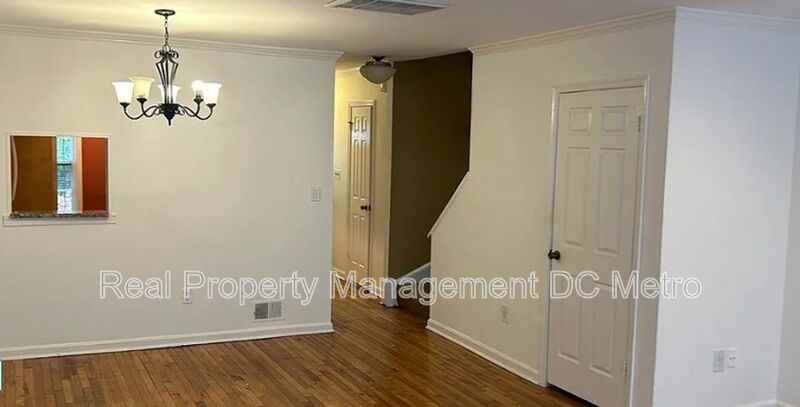1406 Carrollsburg Pl Sw - Photo 5 of 20