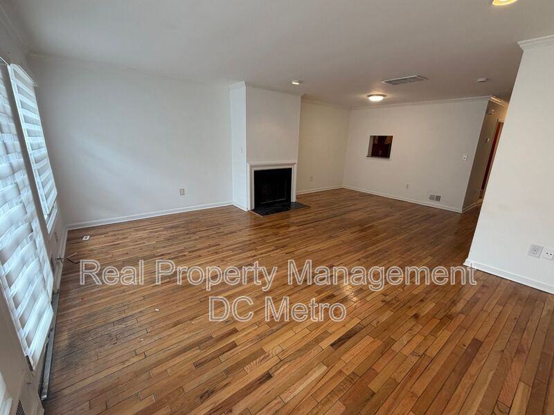1406 Carrollsburg Pl Sw - Photo 6 of 20