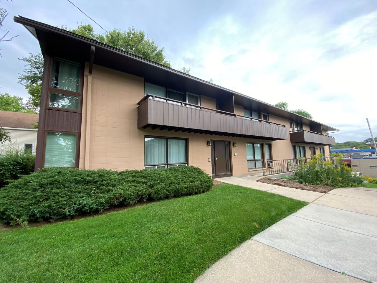 Shepard Terrace Apartments - Photo 3 of 24