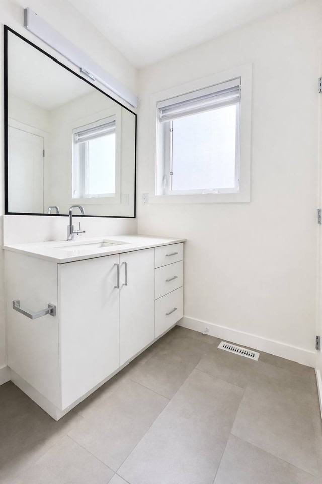 8902 154 St NW - Photo 7 of 16