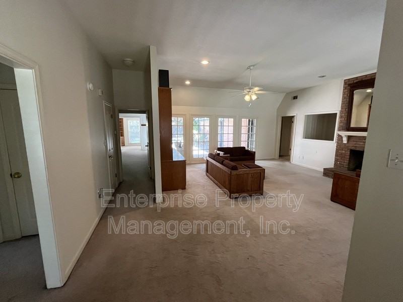 6700 Kirby Oaks Cv N - Photo 4 of 42
