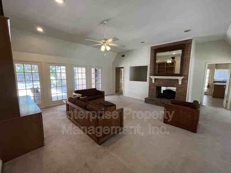 6700 Kirby Oaks Cv N - Photo 5 of 42