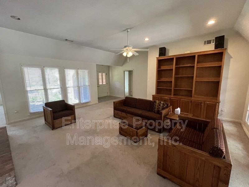 6700 Kirby Oaks Cv N - Photo 6 of 42