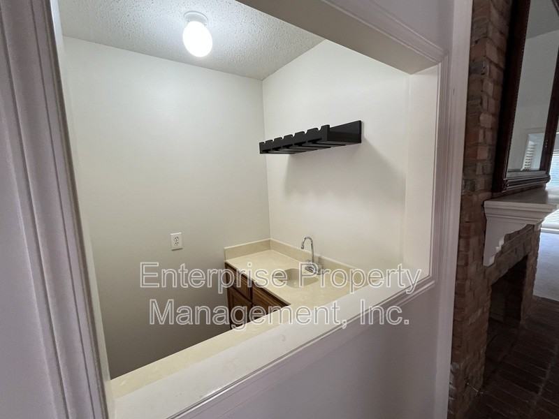 6700 Kirby Oaks Cv N - Photo 7 of 42