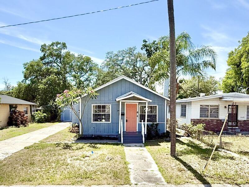 2425 Auburn St S - Photo 2 of 50
