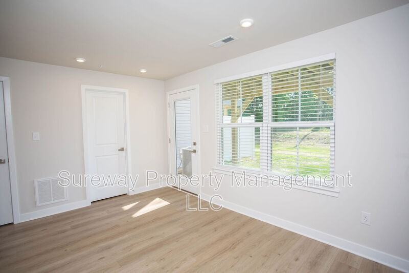8 Foxwood Drive - Photo 5 of 41