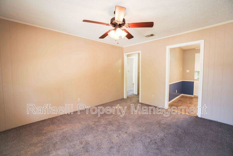 11 Forest Villa Apartments - Photo 4 of 9