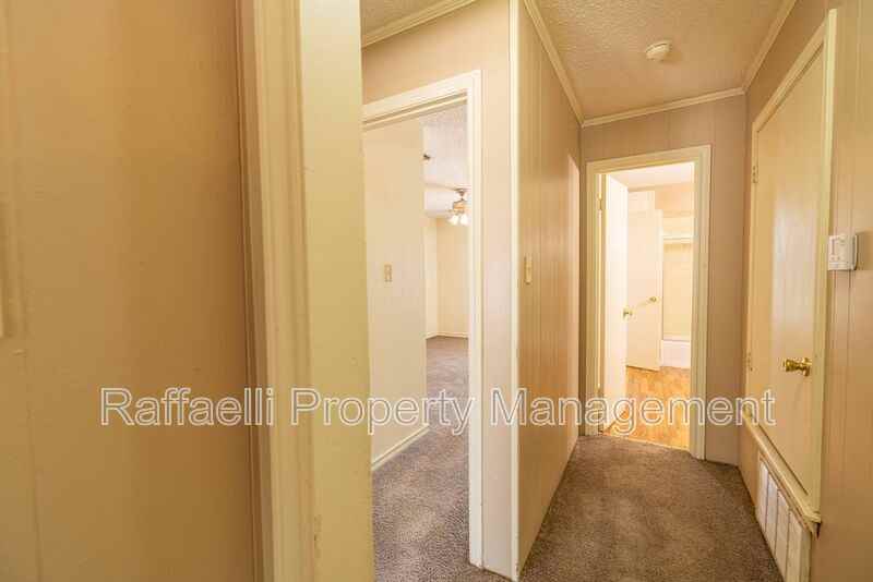 11 Forest Villa Apartments - Photo 6 of 9