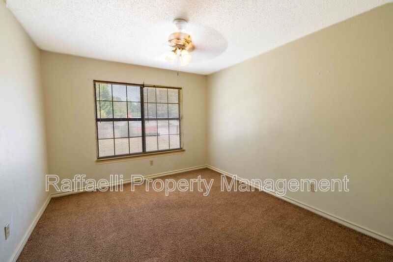 11 Forest Villa Apartments - Photo 7 of 9