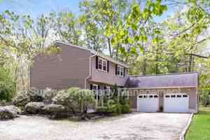 featured image of 44 Red Oak Dr