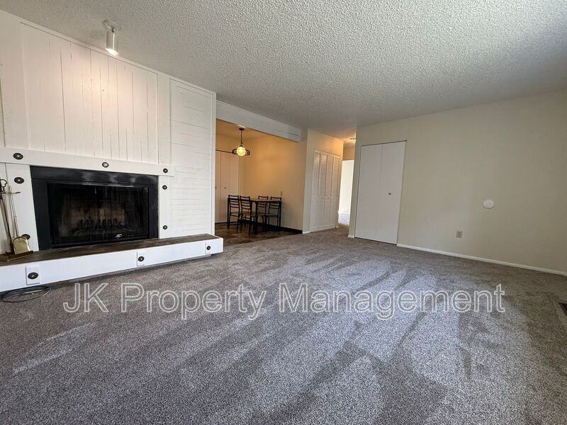 401 50th St S #10 - Photo 5 of 14