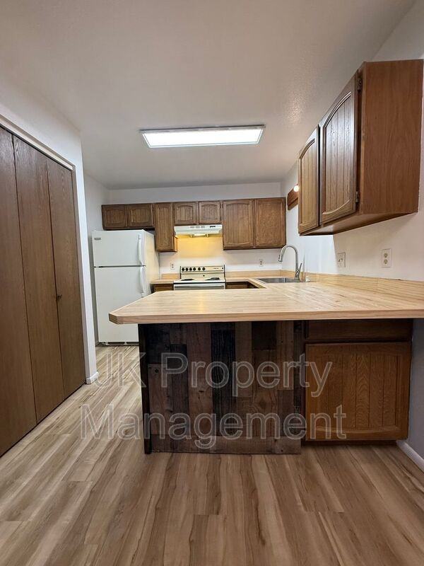 401 50th St S #8 - Photo 4 of 13