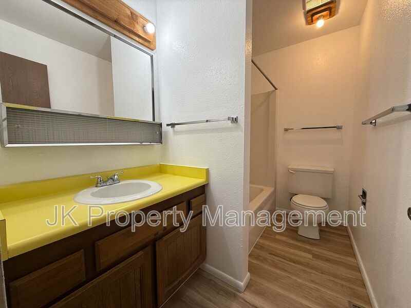 401 50th St S #8 - Photo 6 of 13