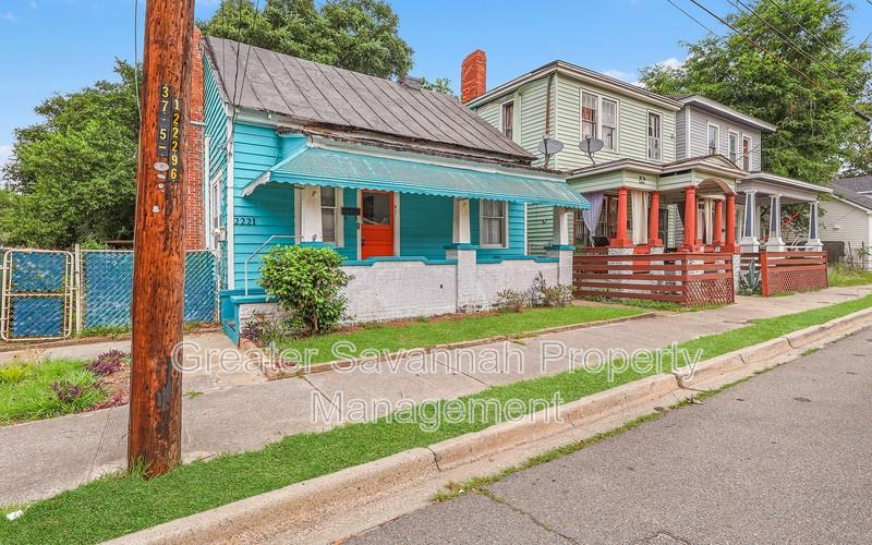 2221 Harden St - Photo 2 of 39
