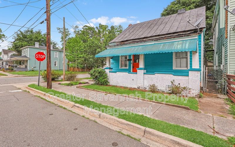 2221 Harden St - Photo 3 of 39