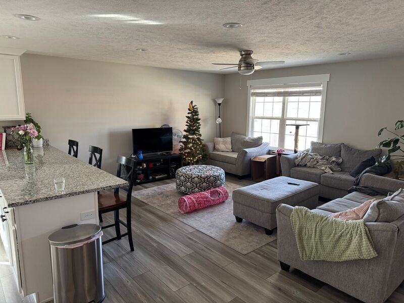 1120 N Clay Ave - Photo 4 of 6