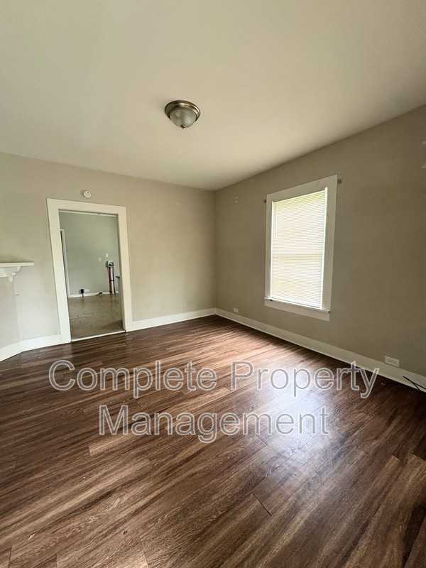 704 Avenue I - Photo 2 of 9