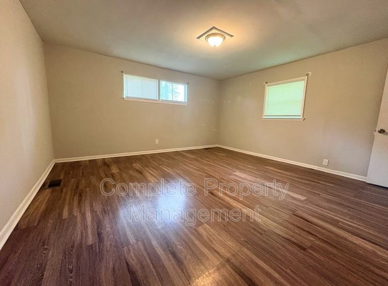 704 Avenue I - Photo 6 of 9