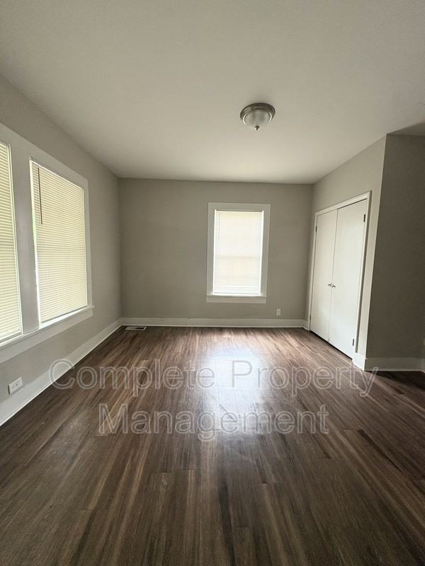 704 Avenue I - Photo 7 of 9