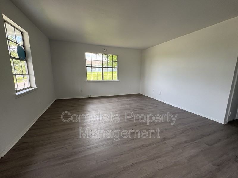 1425 Hibernian St - Photo 2 of 10