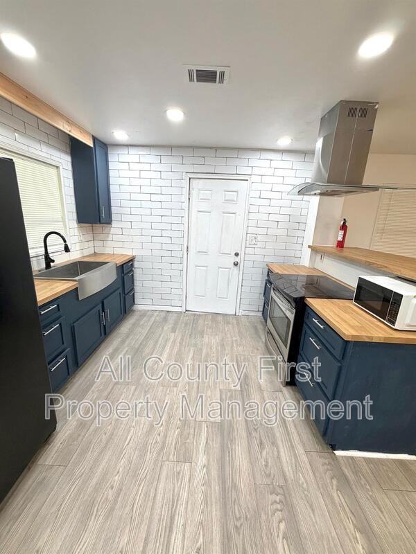 1623 Sherrill Dr - Photo 4 of 9