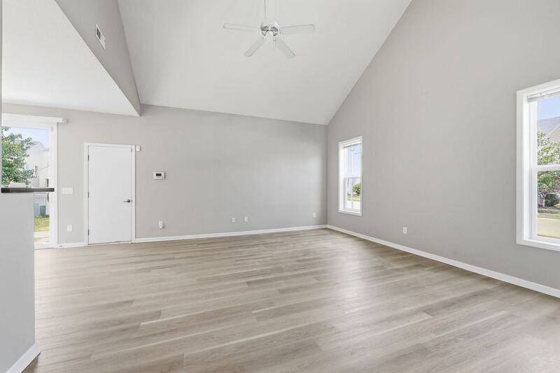 6136 Deansboro Dr - Photo 6 of 25