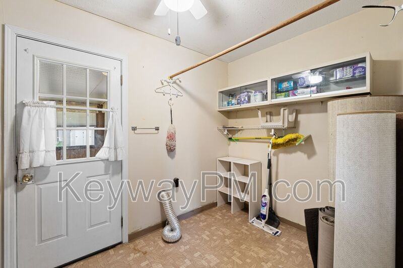 4537 Shawnee Dr - Photo 7 of 21