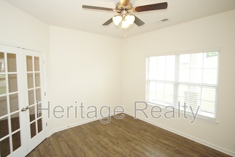 1537 Sergeant Ln - Photo 3 of 23
