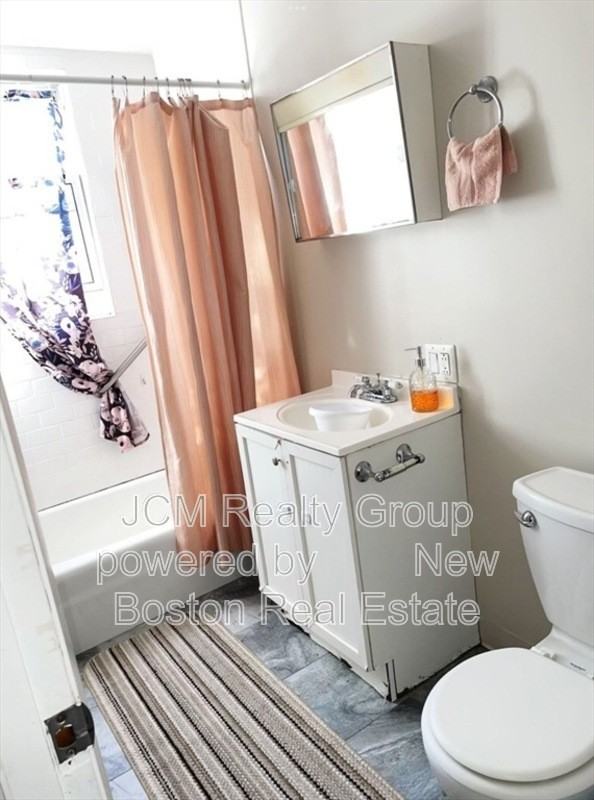 5 Irwin St - Photo 3 of 7