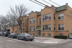 featured image of 5210 N Sawyer Ave #1