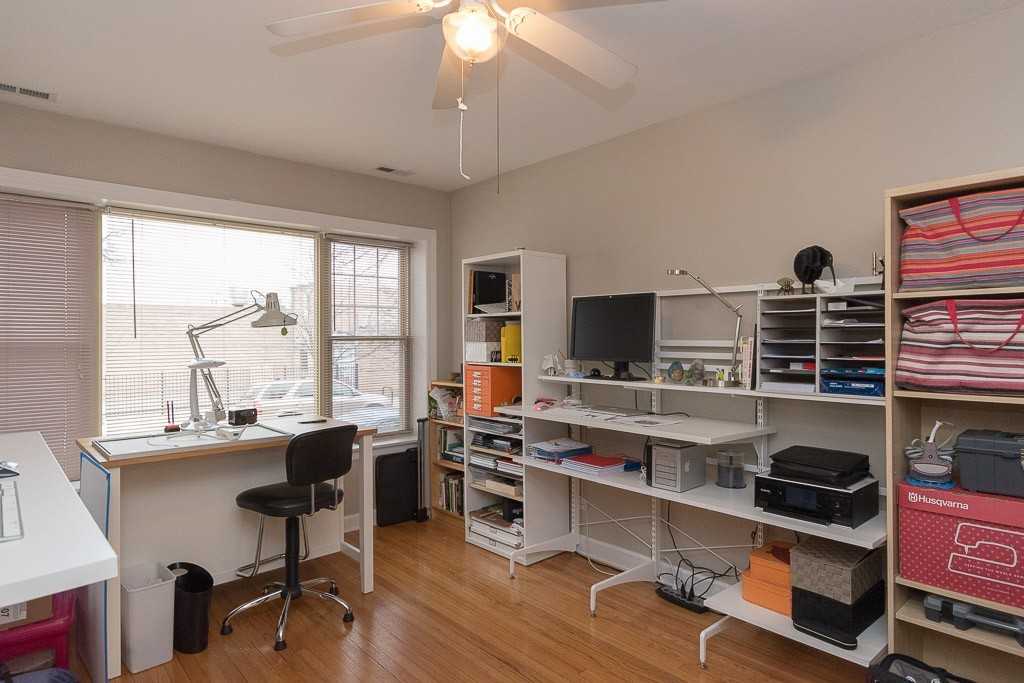 5210 N Sawyer Ave #1 - Photo 3 of 20