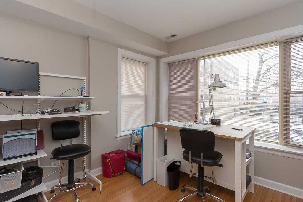 5210 N Sawyer Ave #1 - Photo 4 of 20