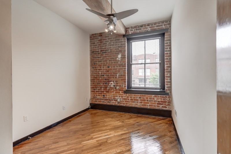 1318 W Broad St #202 - Photo 5 of 32
