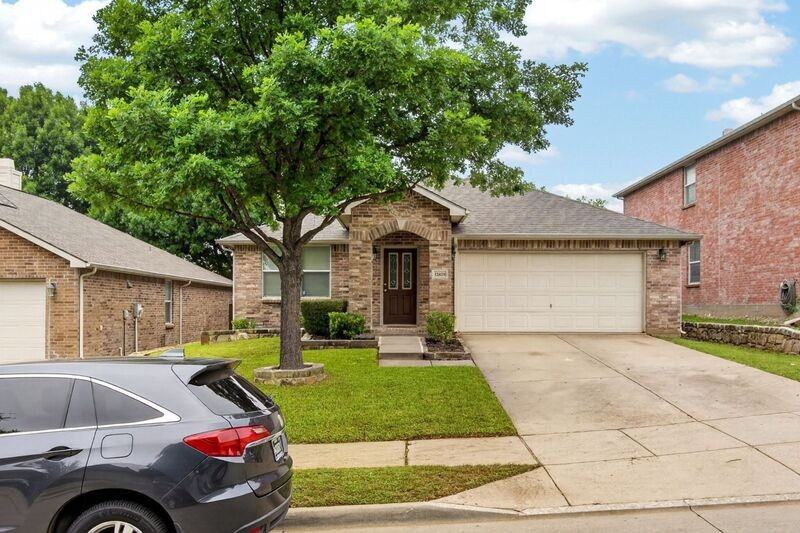 12829 Pearson Dr - Photo 3 of 36