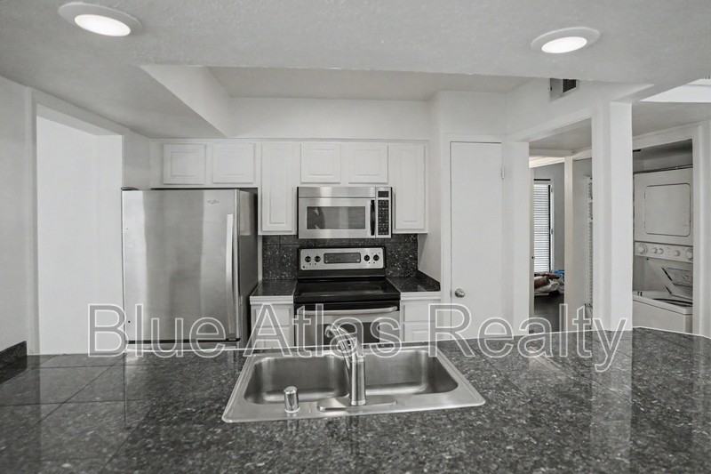 5938 Sandhurst Ln #205 - Photo 7 of 15