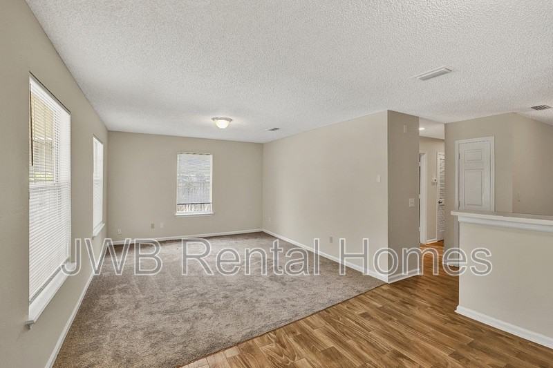 1319 Woods St - Photo 5 of 22
