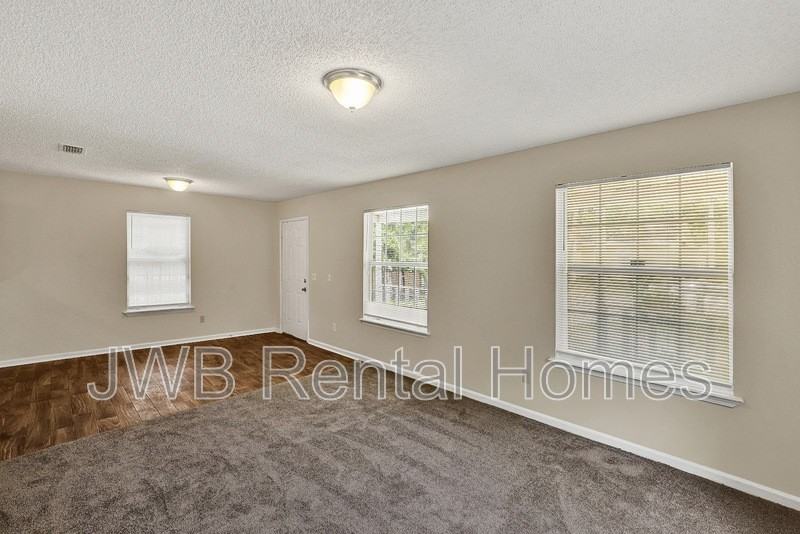 1319 Woods St - Photo 6 of 22