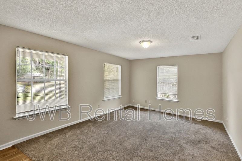 1319 Woods St - Photo 7 of 22