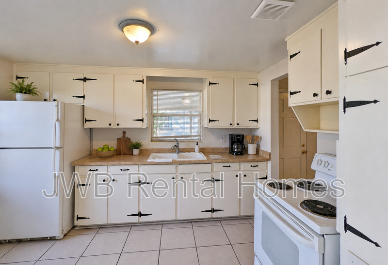 5913 Tampico Rd - Photo 3 of 13
