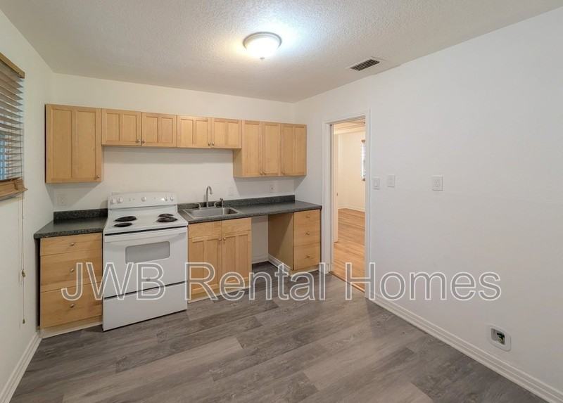 2116 Broward Rd - Photo 2 of 17
