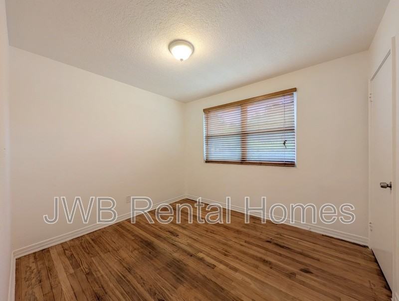 2116 Broward Rd - Photo 7 of 17