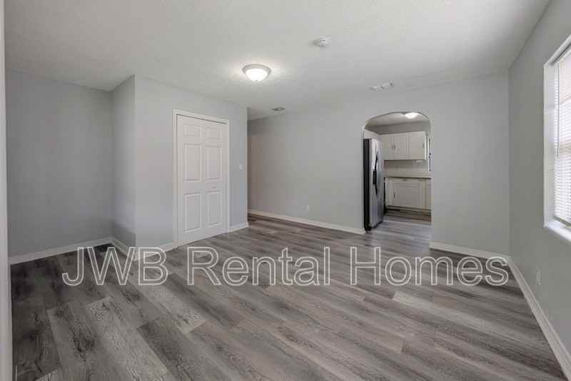 5605 Alta St - Photo 5 of 15